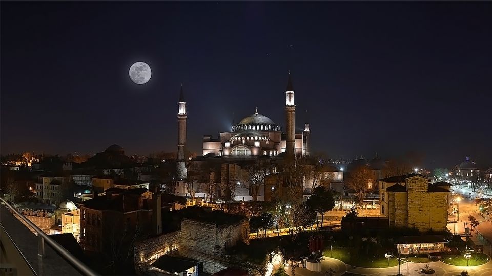 Istanbul: In the Footsteps of Stories Hagia Sophia Tour - Diverse Cultural Influences and Transformations