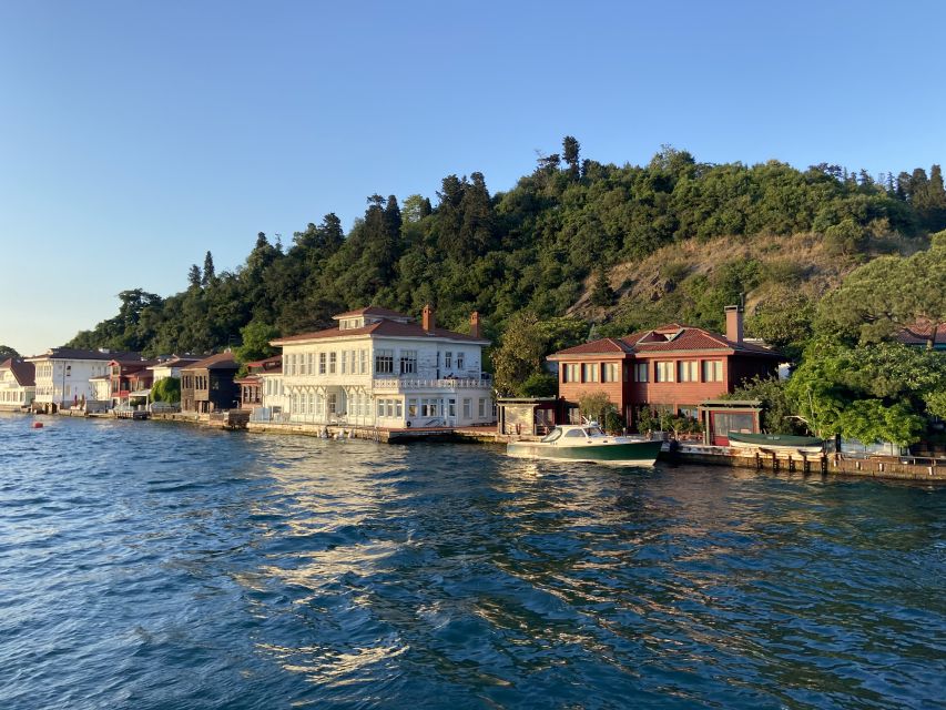 Istanbul: Old Town Highlights Tour & Bosphorus Cruise - Indulging in a 4-Course Lunch