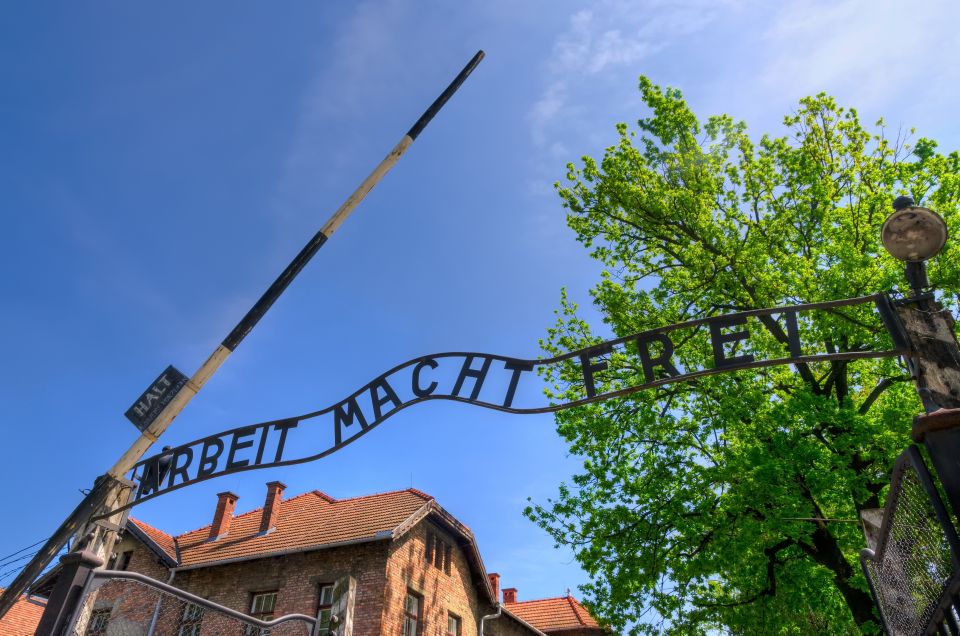 Krakow: Guided Auschwitz Birkenau Tour - Duration and Language Options