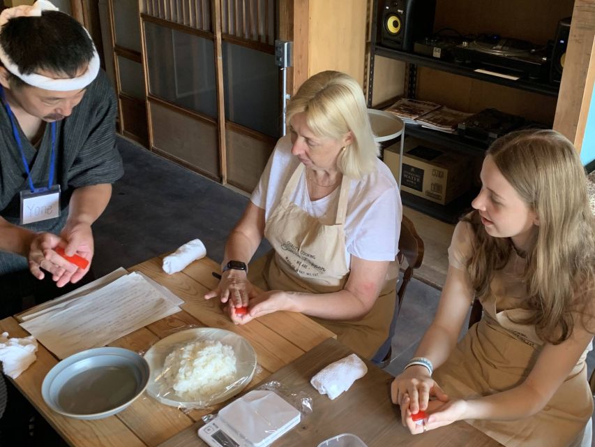 Kyoto: Sushi Making Class With Sushi Chef - Complimentary Amenities