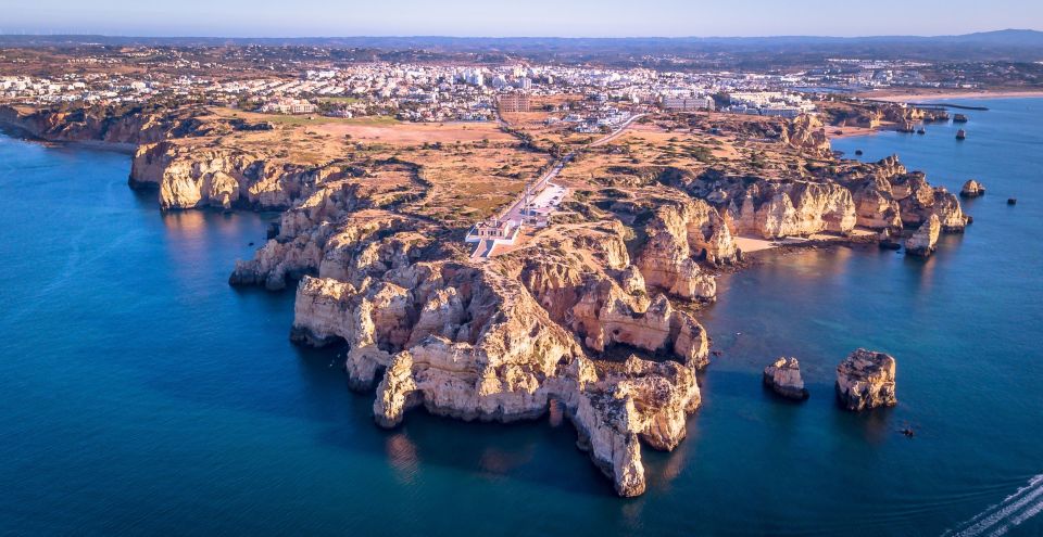 Lagos: Boat Tour Ponta Da Piedade With Local Guides - Meeting Point and Group Size