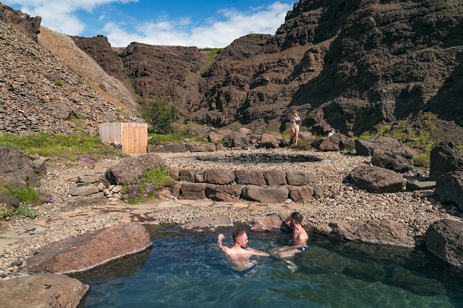 Lava Waterfalls, Sagas & Unique Canyon Baths - Small Group Tour - Attention From Guide