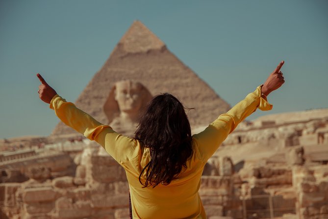 Layover Tour to Giza Pyramids & Egyptian Museum & Old Cairo From Cairo Airport - Exploring the Giza Pyramids