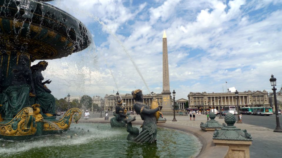 Lifestyle Tour Around the Louvre - Small Group, Limited Participants