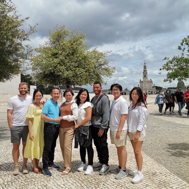 Lisbon: 1-Way Porto Transfer W/Obidos, Nazare & Fatima Stops - Visiting Fatima