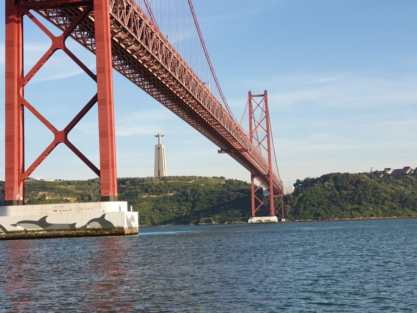 Lisbon: Lisbon Sightseeing by Boat With Locals - Explore Lisbon From the River