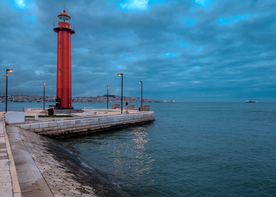 Lisbon: Private Cacilhas and Almada Walking Photo Tour - Meeting Point and Identification