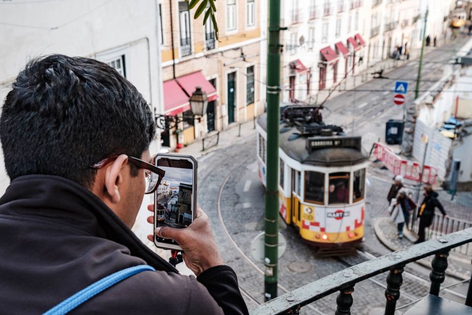 Lisbon: Private Morning Light Photography Tour - Graça Historic District Workshop