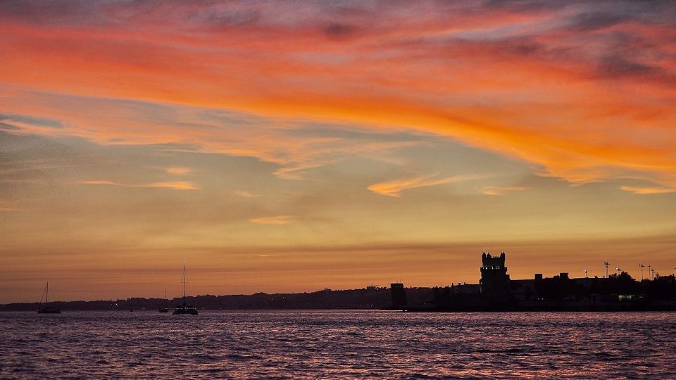 Lisbon: Private Sunset Sailing on the Tagus River - Tour Duration and Capacity