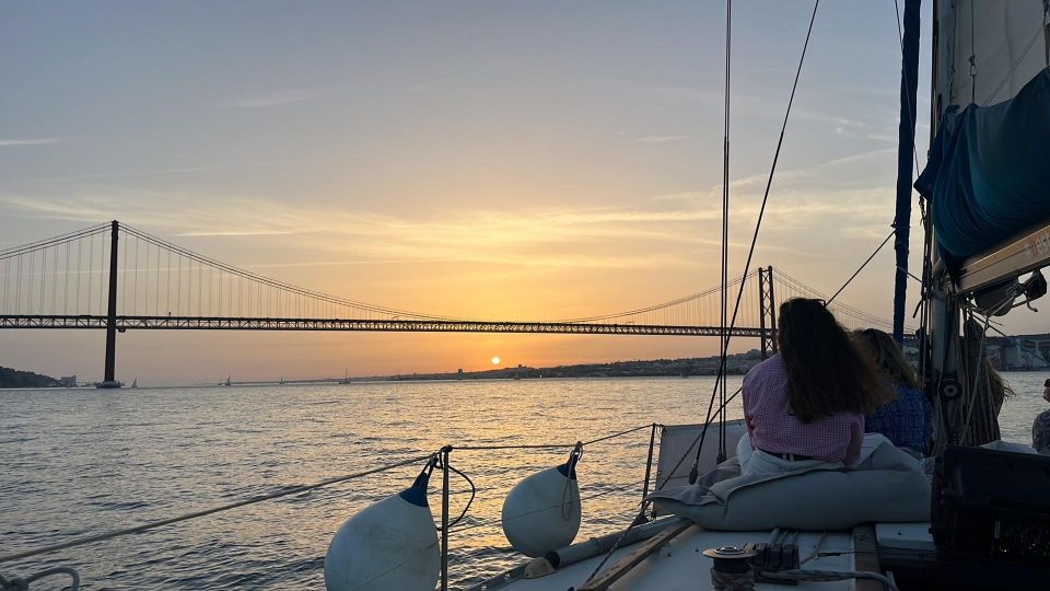 Lisbon Sunset Sensations 2h Cruise - Crew and Environment