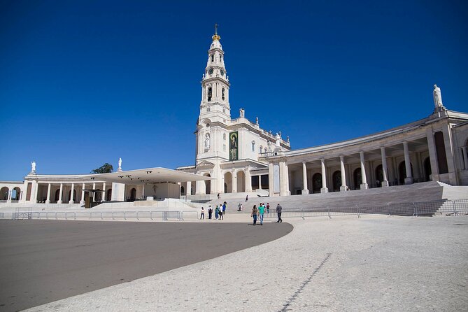 Lisbon: Tour to the Sanctuary of Fatima - Guided Historical Insights