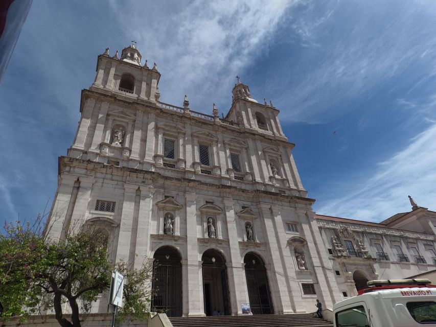 Lisbon:Private Guided Historical Sightseeing Tour by TUK-TUK - Viewpoints Discovery