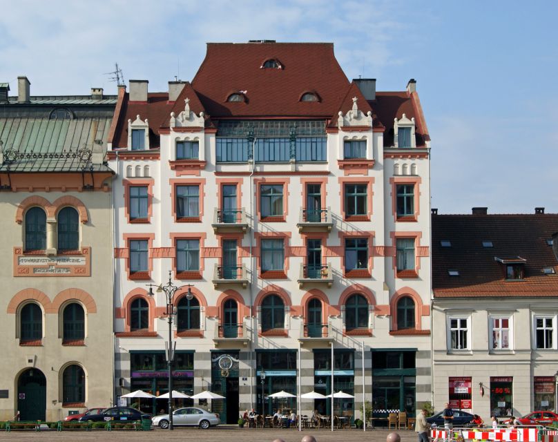 Lodz Old Town Highlights Private Walking Tour - Meeting Point