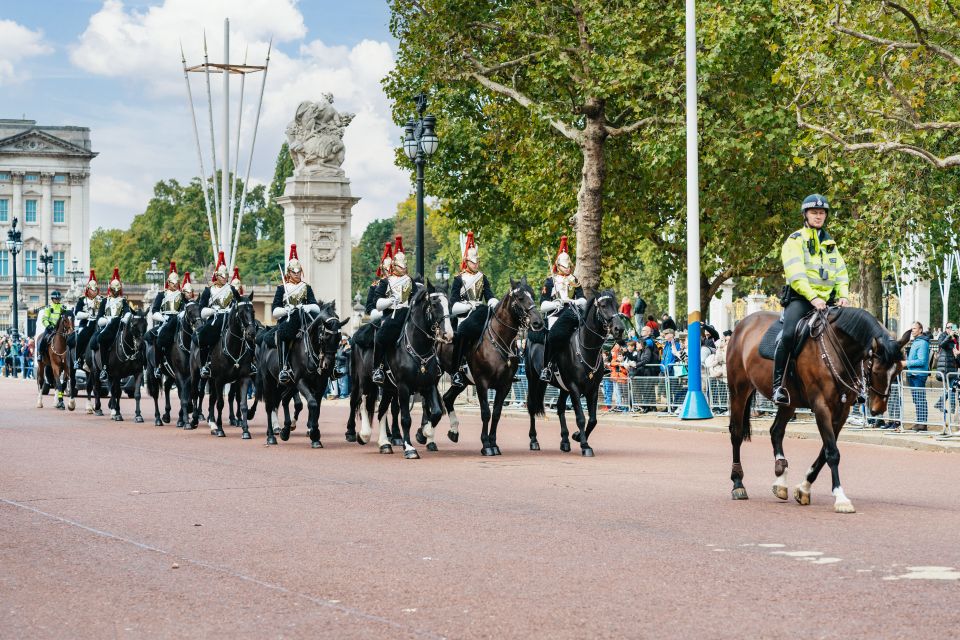 London: Changing of The Guard Tour - Historical Significance of the Guard