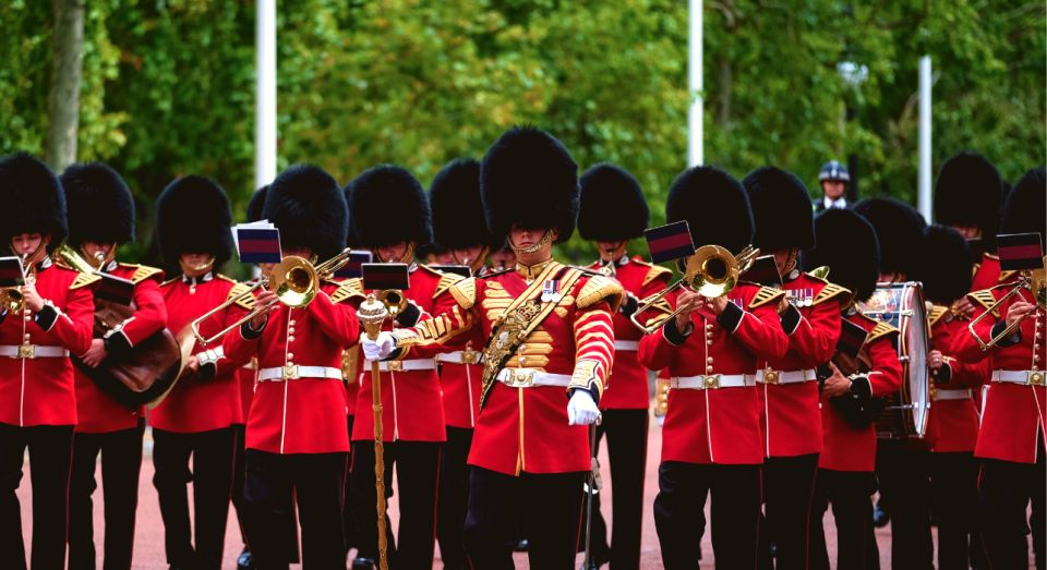 London: Changing of the Guard Walking Tour - Duration and Availability