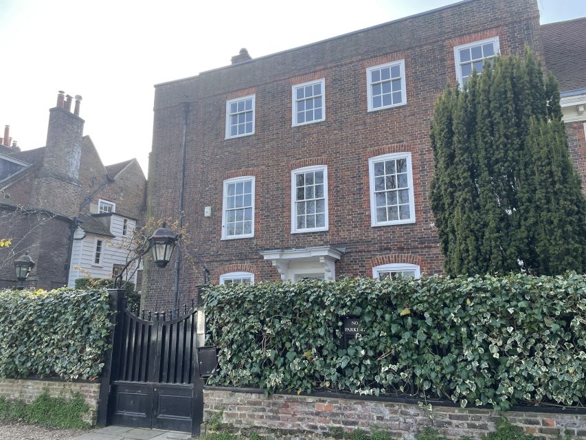 London: George Michael Tour by Black Taxi - George Michaels Family Home