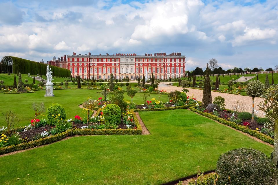 London: Hampton Court Palace Private Tour With Train Ride - Henry VIIIs Marriages and Palace History