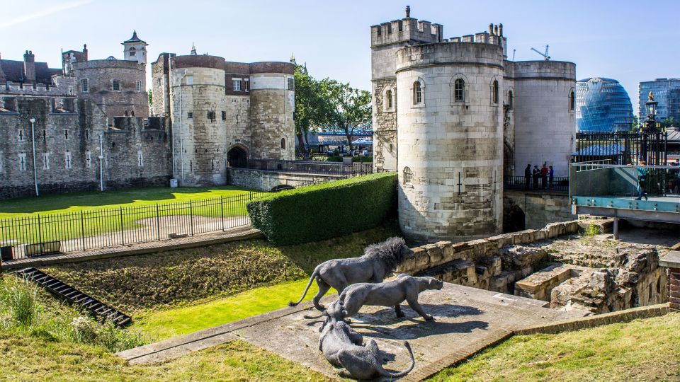 London: Harry Potter Walking Tour and Tower of London Entry - Exploring Filming Locations