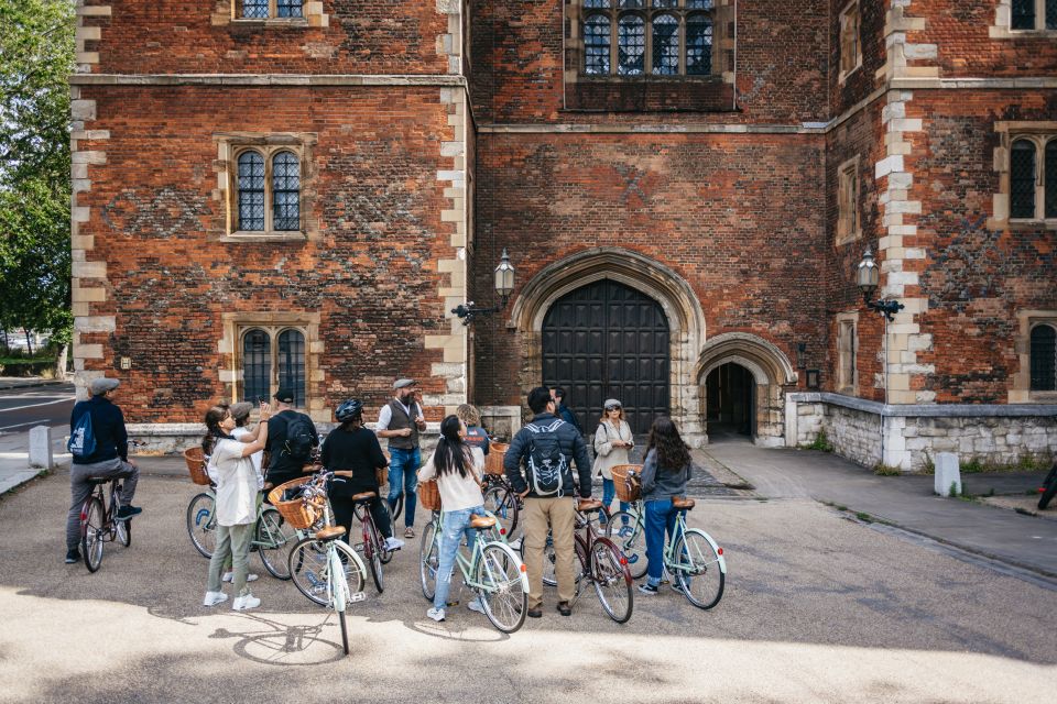 London: Landmarks and Gems Bike Tour - Stopping at a Real Ale Pub