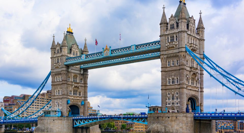 London: London Sightseeing Walking Tour With 30+ Sights - Booking and Cancellation