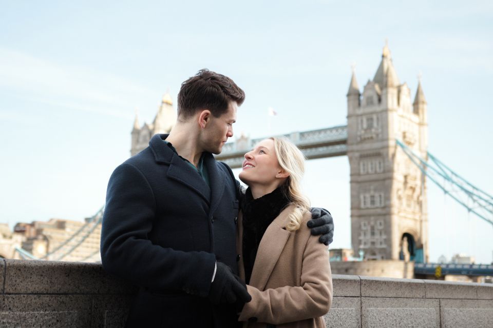 London: Professional Photoshoot at Tower Bridge - Photographers Attire