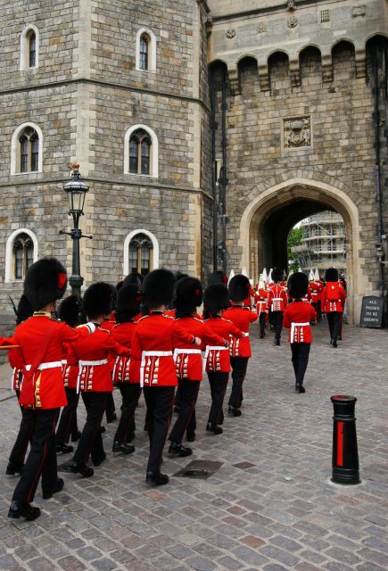 London Royal Walk: Walking Tour With Audio Guide on App - Booking and Availability