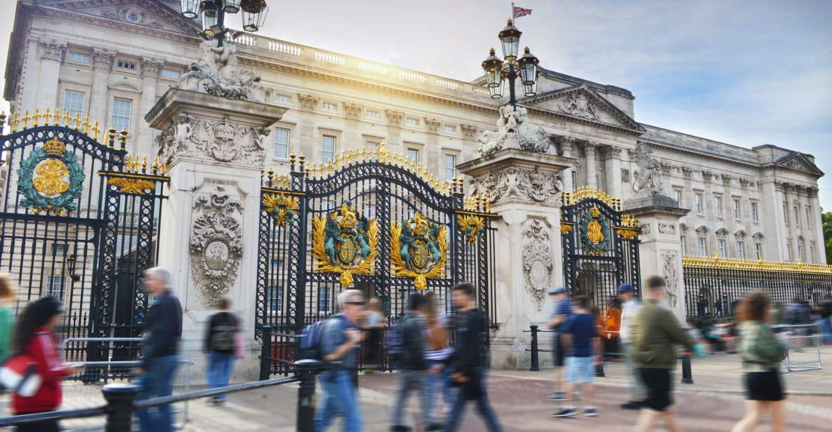 London: Royal Westminster and Buckingham Palace Walking Tour - Discovering the Palace Gardens