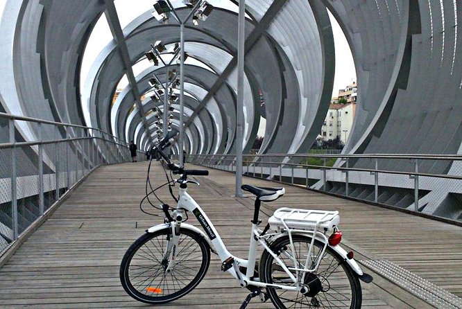 Madrid Parks Bike or E-Bike Tour: Riverside & Casa De Campo - Riverside Cycling