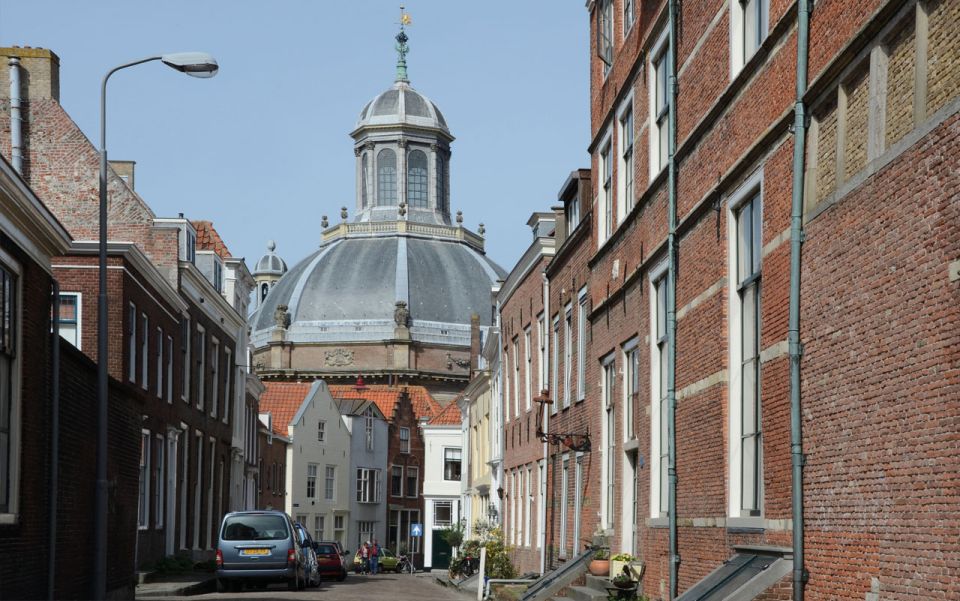 Middelburg: Guided City Walking Tour - Languages and Age Policy