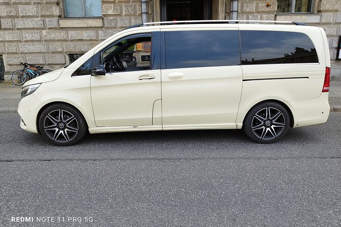 Minivan Driver and Guide (DIN15565) Tailor Made Berlin Highlights - Tour Reviews and Excellence