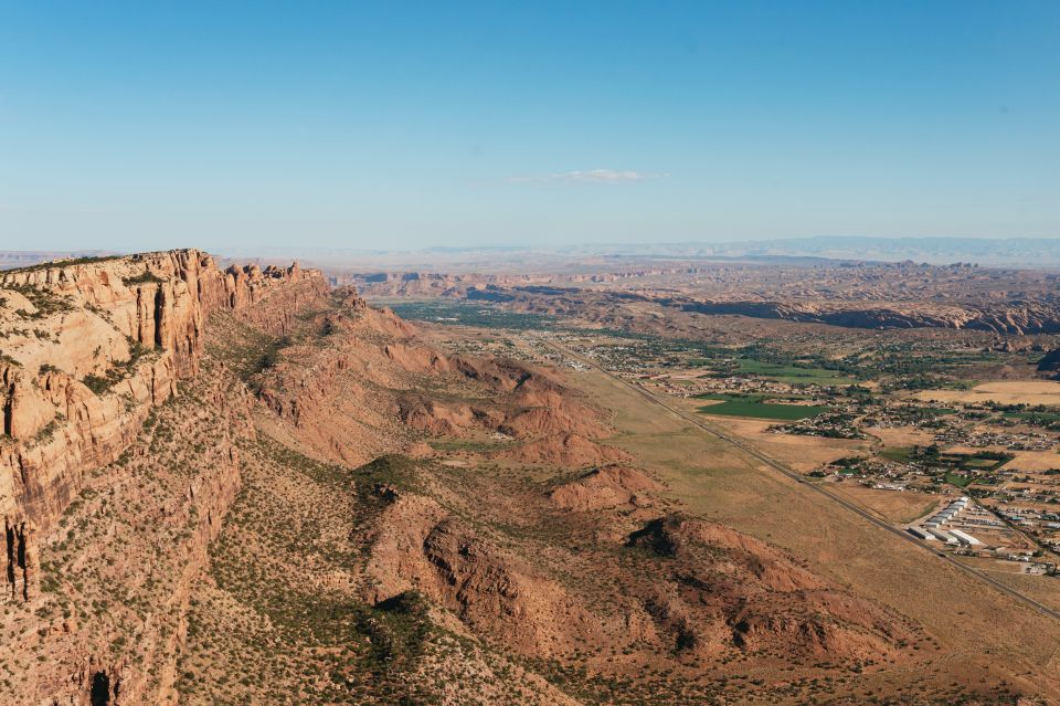 Moab: Corona Arch Canyon Run Helicopter Tour - Meeting Point and Checking In