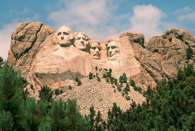 Mount Rushmore and Black Hills Tour With Two Meals and a Music Variety Show - Recommended for Visitors