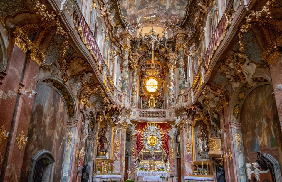 Munich: Private Exclusive History Tour With a Local Expert - Discovering Bavarian Architecture