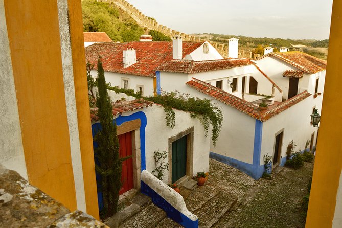 Óbidos: A Medieval Tale & Secret Spots - Navigating the Winding Cobblestone Streets