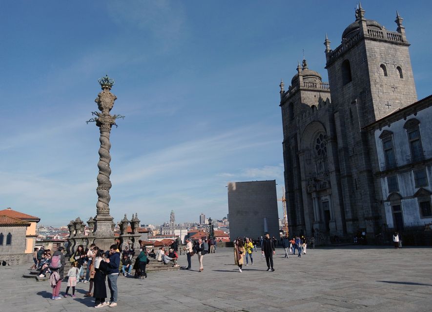 Oporto: Historical and Mythical Walking Tour - Tasting Splendid Port Wine