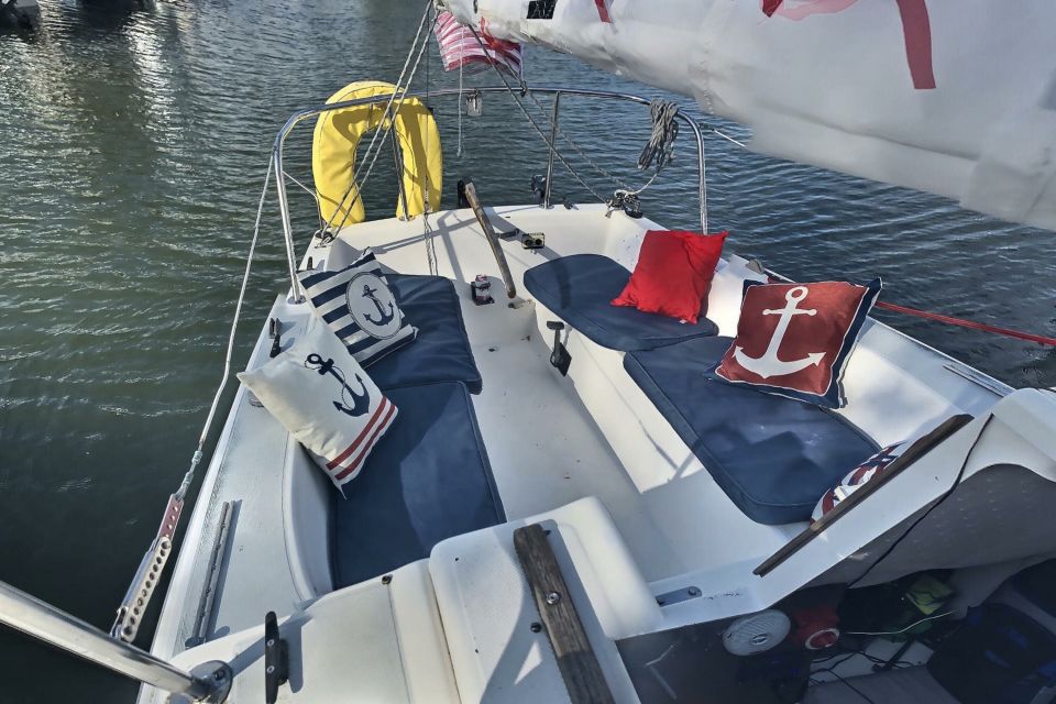 Orlando: Private Sunset Sailing Trip on Lake Fairview - On-Board Amenities