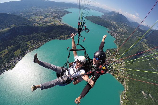 Paragliding Performance Flight Over the Magnificent Lake Annecy - Memorable Moments and Photos