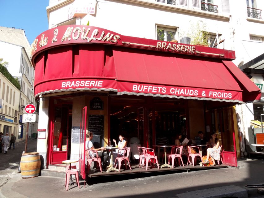 Paris Montmartre: 2-Hour Walking Tour in English - Visiting the Iconic Moulin Rouge