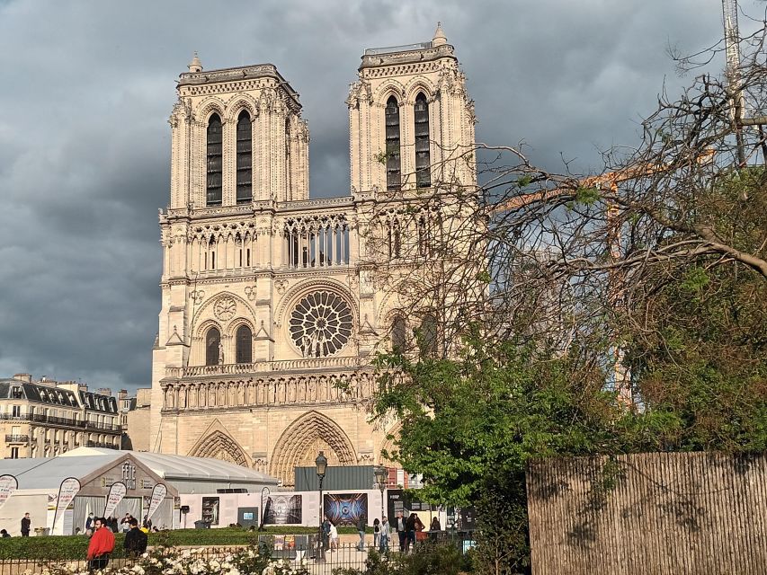 Paris: Notre Dame & Ile De La Cité Tour With Sainte Chapelle - Latin Quarter Walk