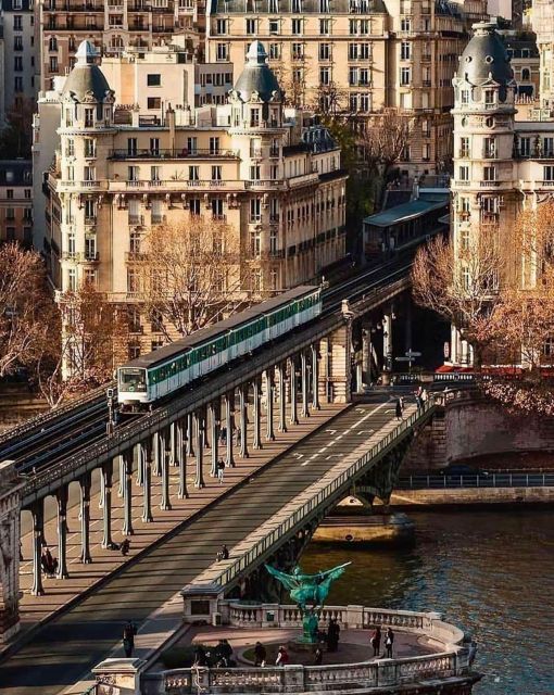 Paris Top Sights Half Day Walking Tour With a Fun Guide - Transportation on the Metro