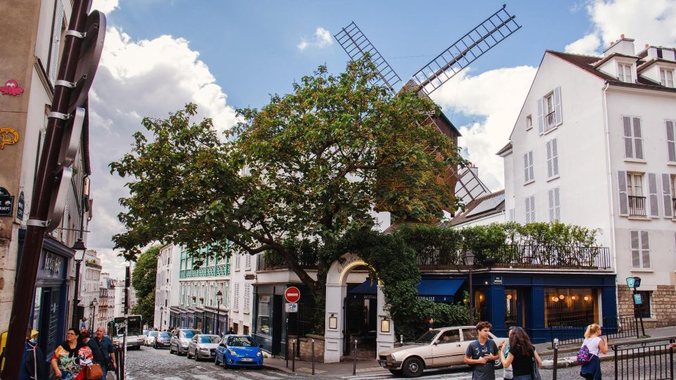 Paris:Private Montmartre Tour & Sacre Coeur With Local Guide - Bohemian Charm of Montmartre