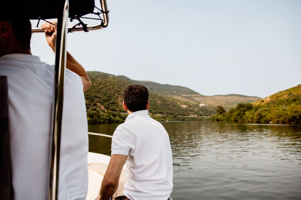 Pinhão: Boat Cruise at Sunset With Sparkling Wine - Spacious Boat With Amenities