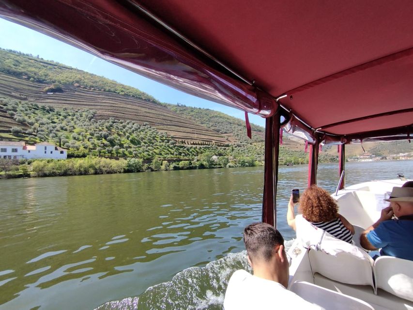 Pinhão: Douro River 1H Boat Trip With Port Wine - Comfort Features