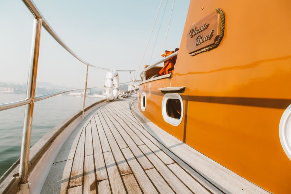 Porto: 6 Bridges of Douro Classic Boat Tour - Meeting Point