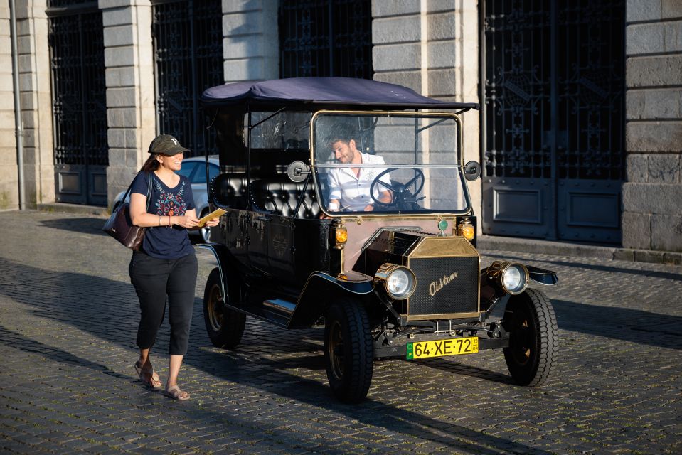 Porto: Porto & Vila Nova De Gaia Private Tour by Vintage Car - Multilingual Private Guide