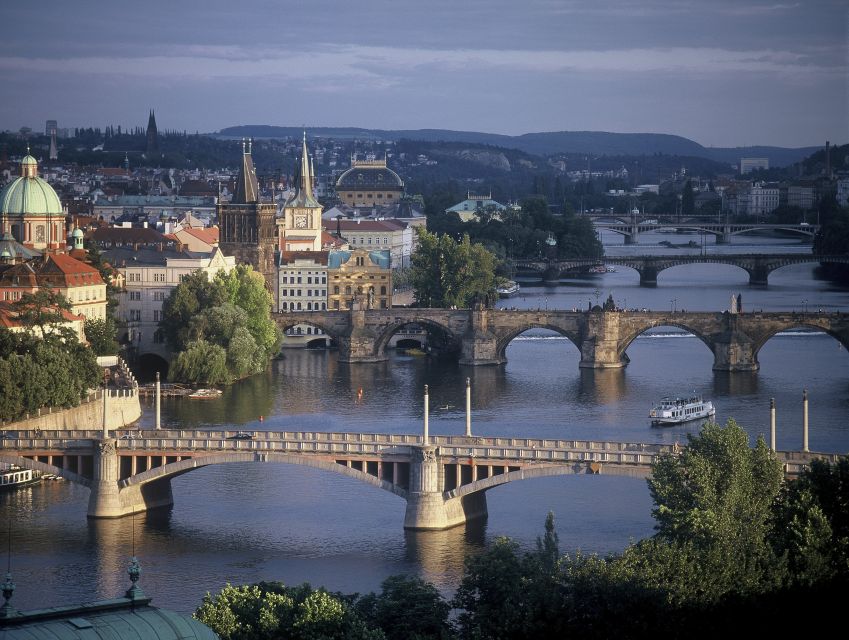 Prague: Bus and Boat Tour - Audio Guide and Languages