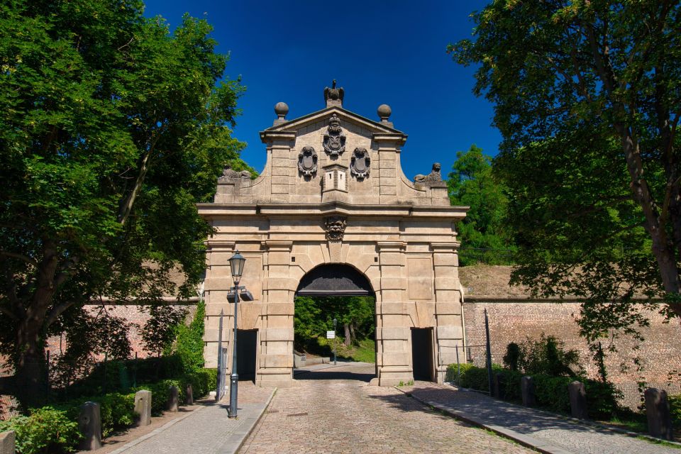 Prague: Guided Tour to the Historic Fortress of VyšEhrad - Explore Historic Fortress