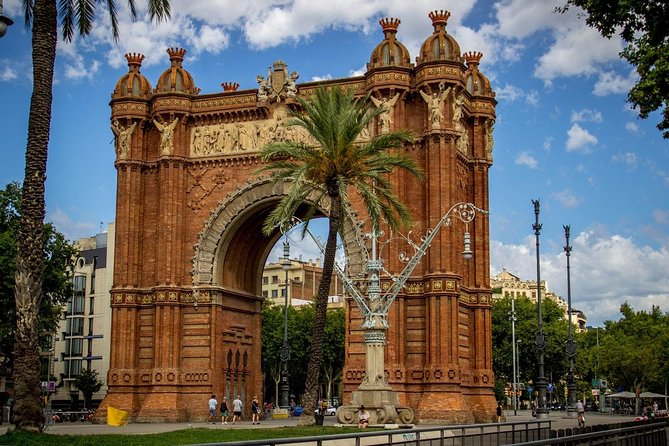 Private Barcelona Highlights Tour With Hotel Pick-Up - Tour Inclusions and Exclusions