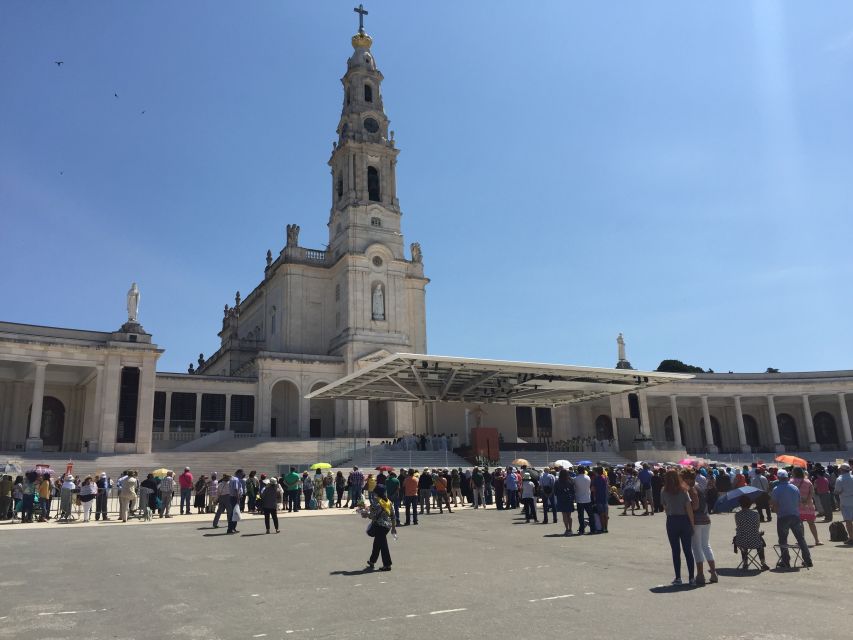 Private Full Day Tour To Fatima, Batalha, Nazaré and Óbidos - Tasting the Local Ginja Liqueur