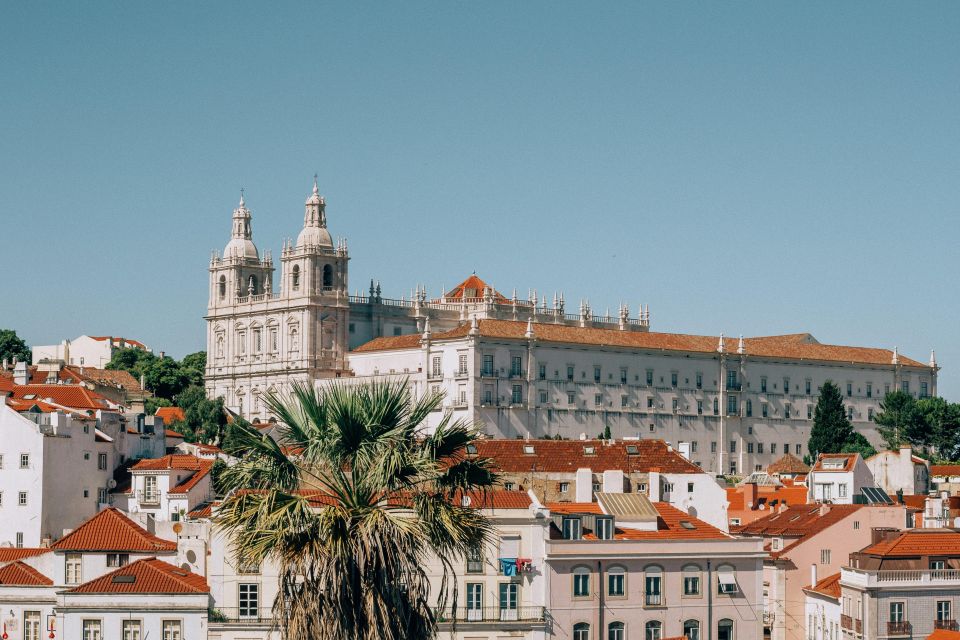 Private Historical Lisbon Center and Viewpoints Tour - Alfama and Commerce Square